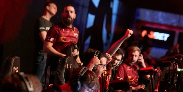 100 Thieves - Triumph 100 Thieves - Triumph