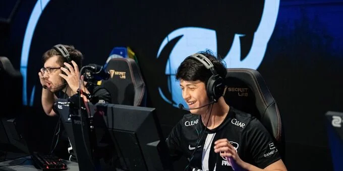 c0ntact - Soniqs c0ntact - Soniqs