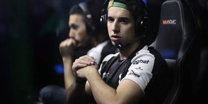 T1 - Execration T1 - Execration