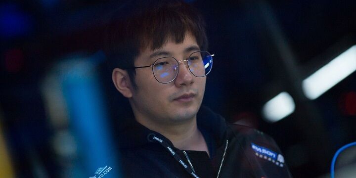 PSG.LGD - Invictus Gaming