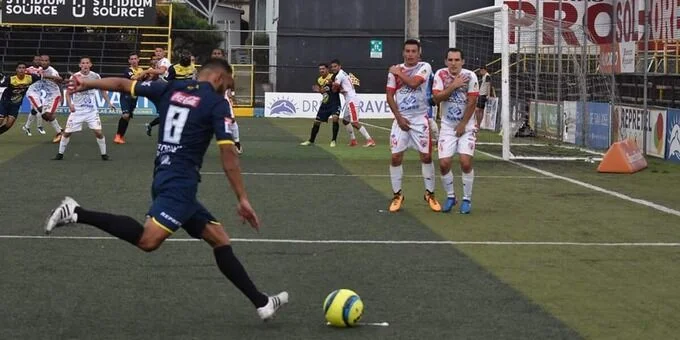 Брисбен Страйкерс - Саншайн Кост Уондерерс