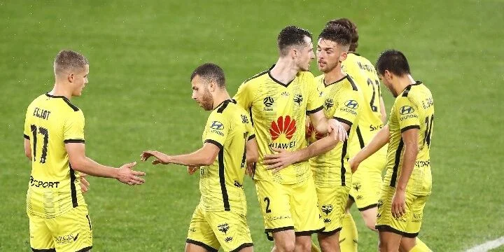 Веллингтон Феникс - Брисбен Роар