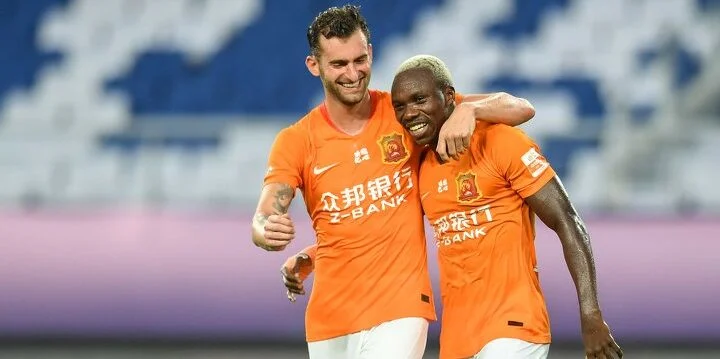 Ухань - Чунцин Лифан