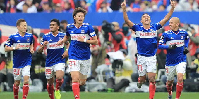 Йокогама Маринос - Саппоро