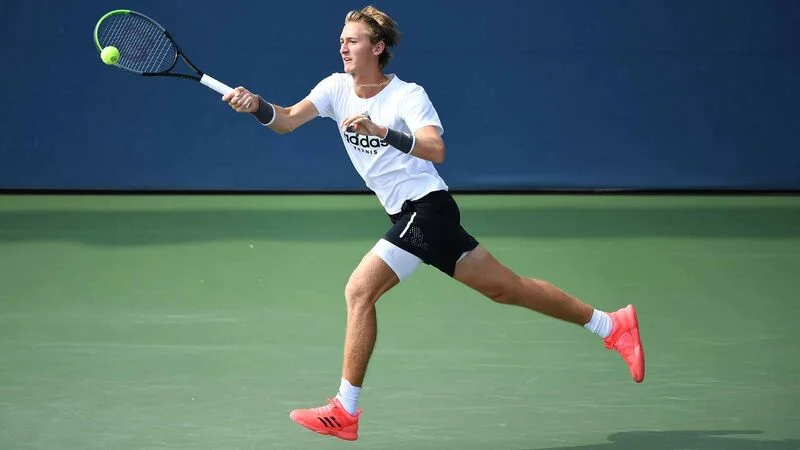 Себастьян Корда - Джон Изнер