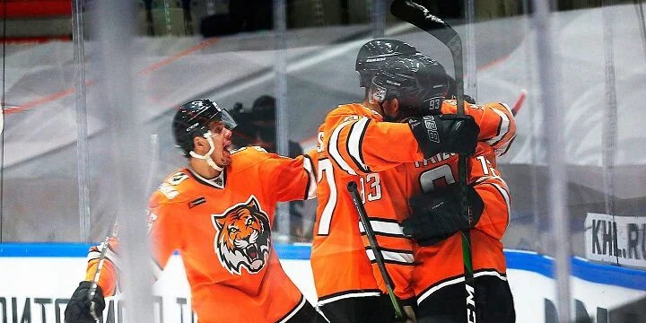 Амур - Трактор Амур - Трактор