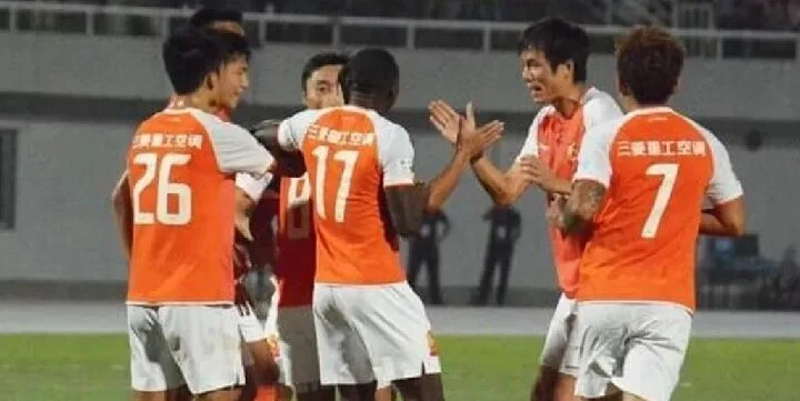 Чжэцзян Про - Ухань 