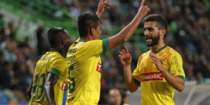 Пасуш де Феррейра - Фамаликан Пасуш де Феррейра - Фамаликан