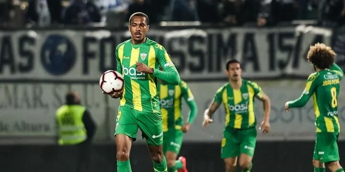 Тондела - Витория Гимарайнш