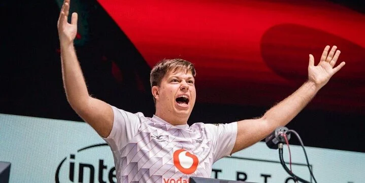 MOUZ - Cloud 9 MOUZ - Cloud 9