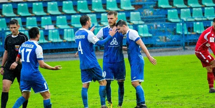 Нефтехимик - Томь