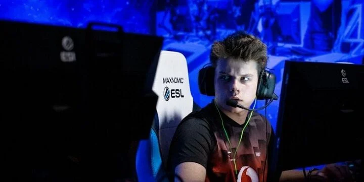 MOUZ - Astralis MOUZ - Astralis