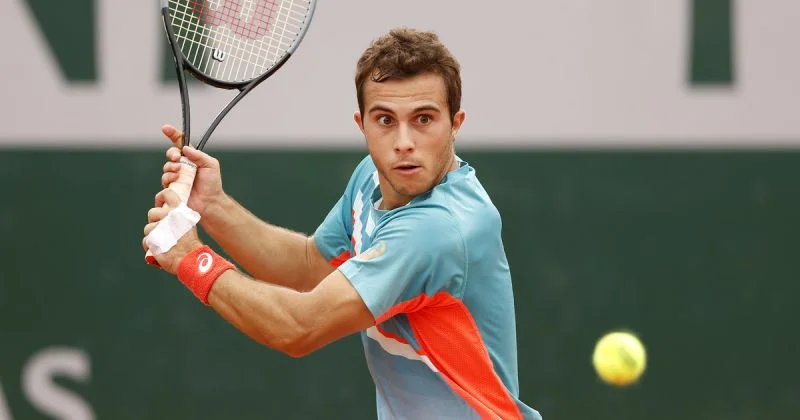 Деннис Новак - Уго Гастон