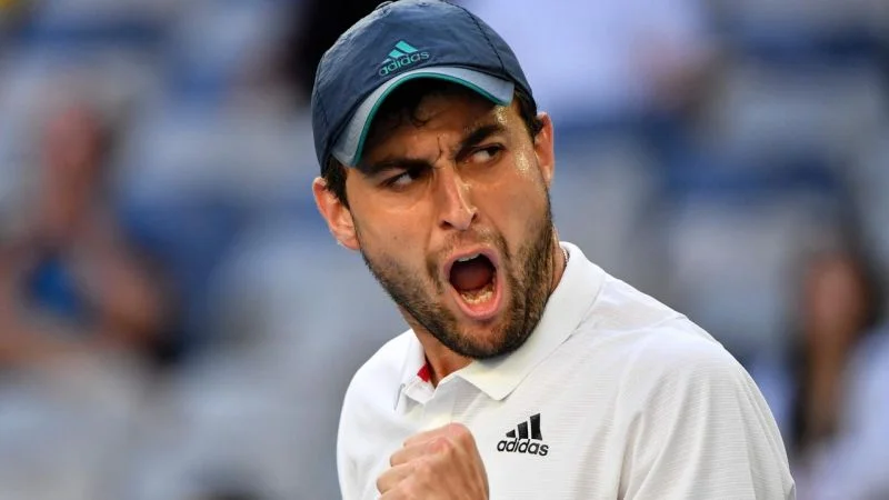 Лоренцо Сонего - Аслан Карацев