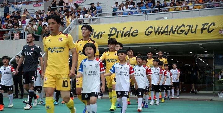 Фк кванджу прогноз. Ульсан фк. Ульсан. Город пхохан в южной корее. Инчхон юнайтед.