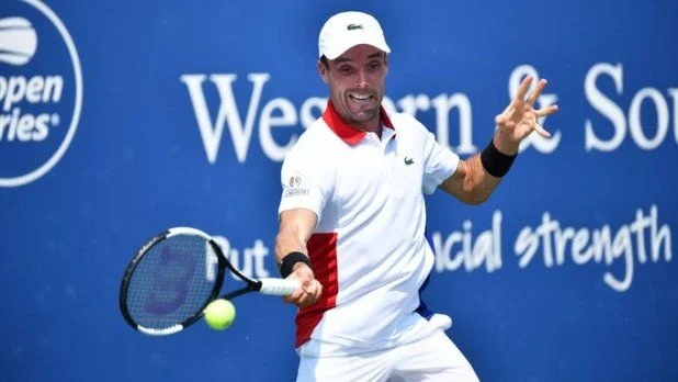 Роберто Баутиста - Томми Пол