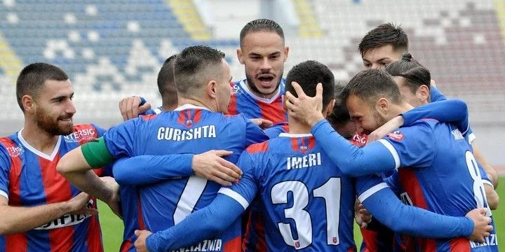 Скендербеу - Влазния