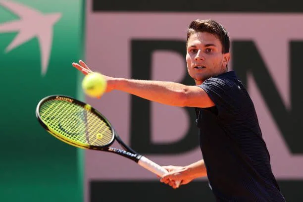 Уго Умбер - Миомир Кечманович